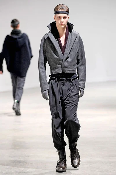 Look 18